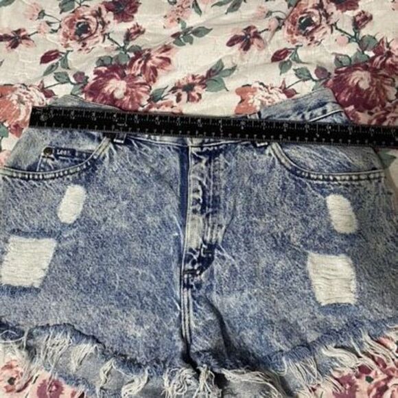 Lee's Blue Distressed Light Wash Cut-out Jean Shorts - Picture 3 of 7